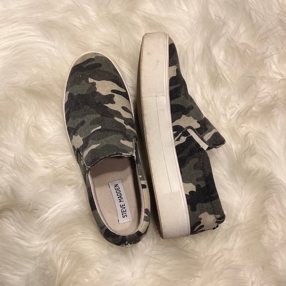 Camo “The Gills” Platform Steve Madden Slip On Sneaker - Picture 2 of 3